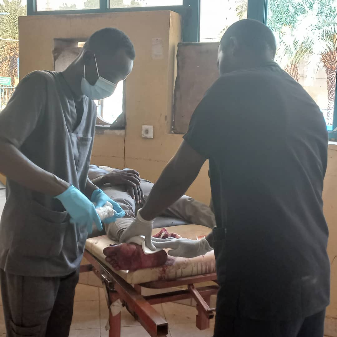 MSF:At least 49 people have been killed in 2 deadly attacks on a residential area and a market in Khartoum, Sudan. We've treated over 100 people severely injured in the strikes. It's the deadliest weekend witnessed by our teams in Khartoum since the conflict erupted